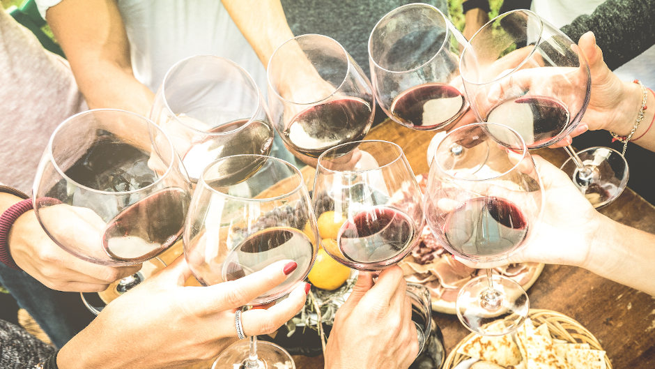 Valley of the Vines wine tasting and lunch WINE TOUR (LUNCHTIME) INCLUDES A WINE CAVE TOUR & LUNCH - ADULTS ONLY