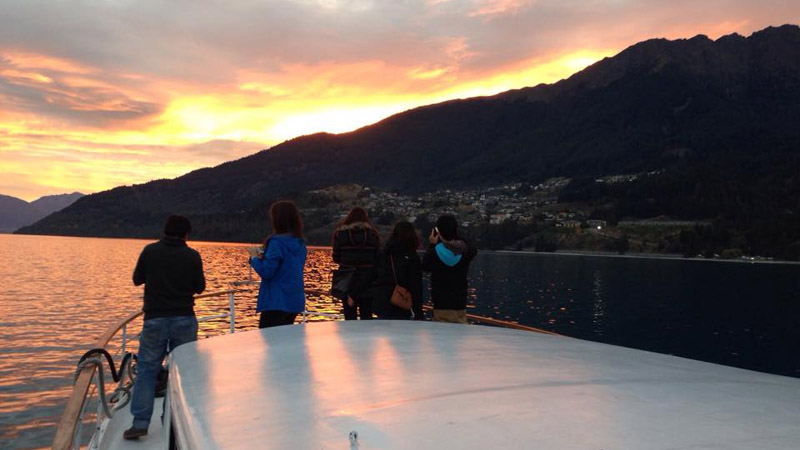 Step aboard Queenstown's party boat, The Luanda Experience for an epic evening cruise. Glide around the magnificent Lake Wakatipu with the stunning Remarkables mountains as your backdrop.