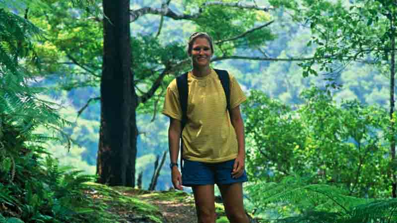 Experience the very best of what the Queen Charlotte Sound has on offer with this kayak and hike or Bike adventure combo.