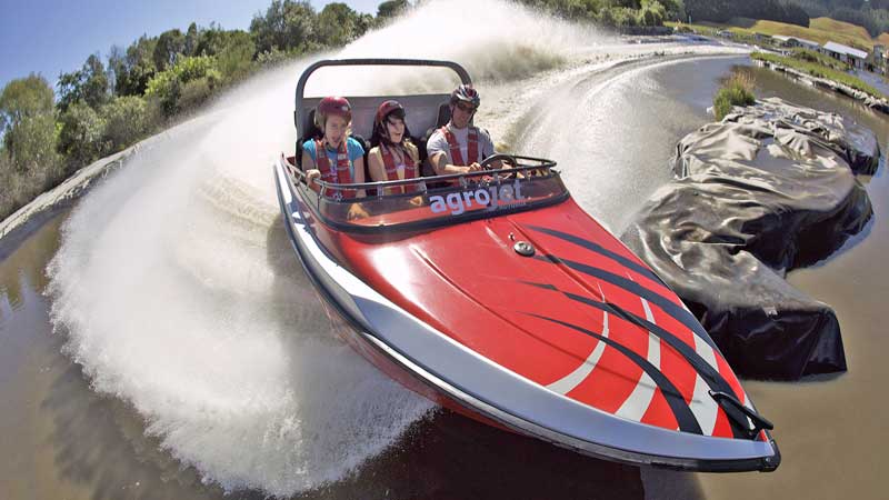 Reach speeds of 100kph and feel 3G's of force as the boat twists and turns through its purpose built obstacle course finishing with a 360 degree spin spectacle that will leave you breathless!