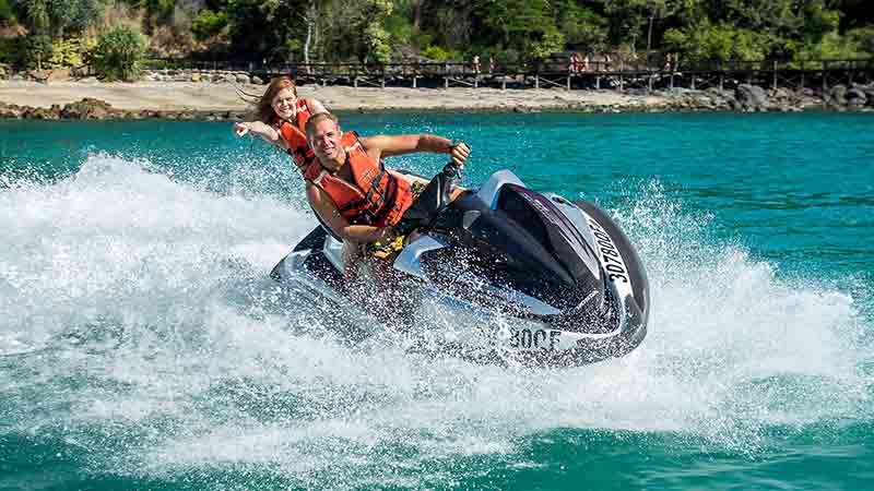 30 minutes of fun, jet ski hire at Airlie Beach!