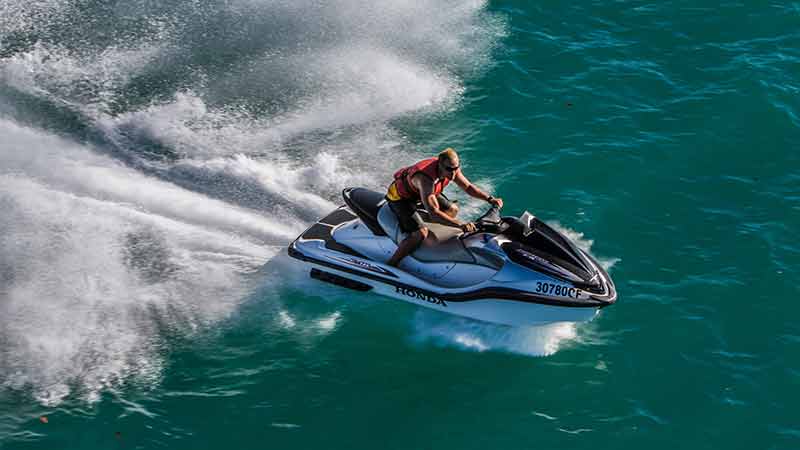 30 minutes of fun, jet ski hire at Airlie Beach!