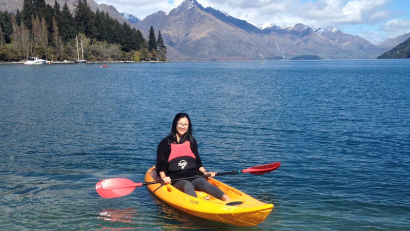 Embark on your own kayaking adventure, set your own pace along Queenstown's stunning Lake Wakatipu!