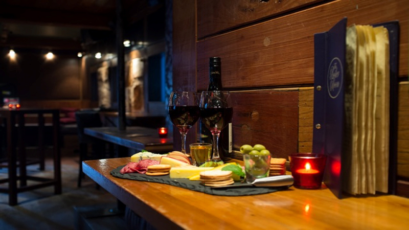 Savour a delicious cheese platter for 2 at Queenstowns best bar! 