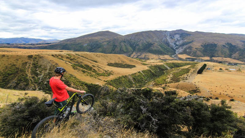 Located just a 25 minute scenic drive from Queenstown is the highly acclaimed Rabbit Ridge Bike Resort. This purpose built biking resort accommodates for all levels of riders - from complete beginners through to the extreme thrill seeking downhill rider!