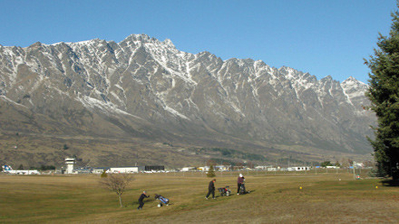 Ideal for both beginners and experienced golfers, Frankton Golf Centre is a 9 hole course that includes a 10 bay driving range and putting green!