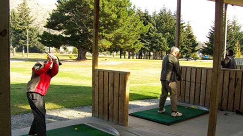 Ideal for both beginners and experienced golfers, Frankton Golf Centre is a 9 hole course that includes a 10 bay driving range and putting green!