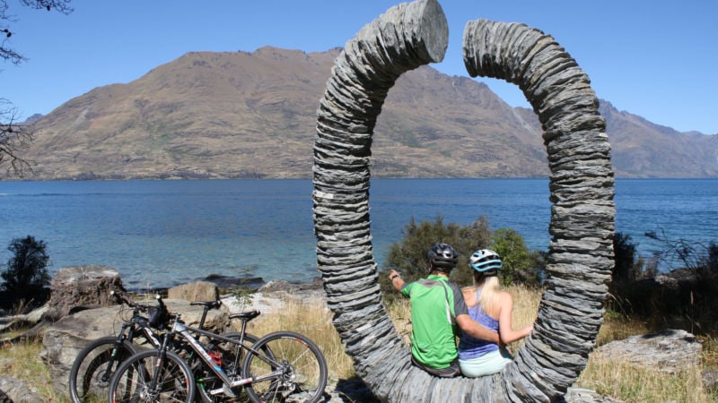 Discover the Queenstown Trail and its spectacular lake, river and mountain scenery with a day's mountain bike hire!