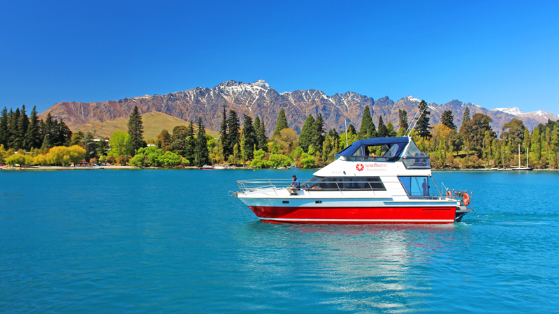 Step aboard the Queenstown Discovery for an hour an a half cruising on the beautiful Lake Wakatipu. Relax and take in the spectacular scenery while your Kiwi guide talks you through key points of interest including interesting local history and Maori legends.