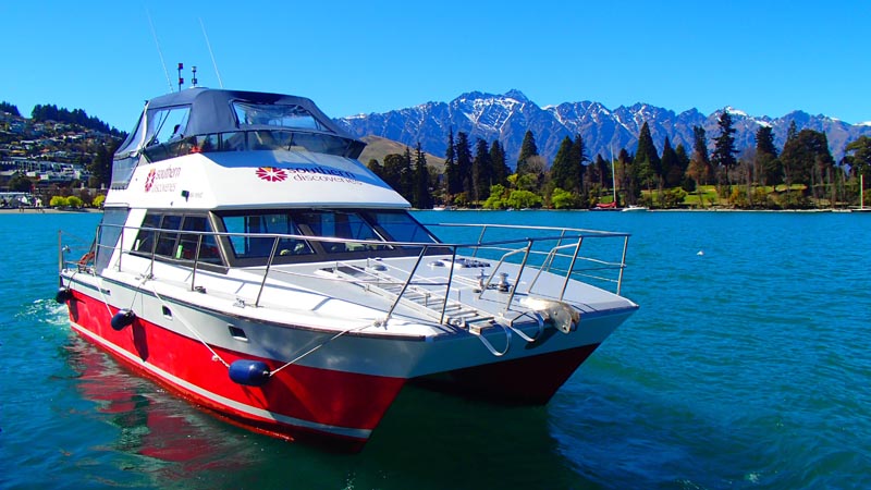 Step aboard the Queenstown Discovery for an hour an a half cruising on the beautiful Lake Wakatipu. Relax and take in the spectacular scenery while your Kiwi guide talks you through key points of interest including interesting local history and Maori legends.