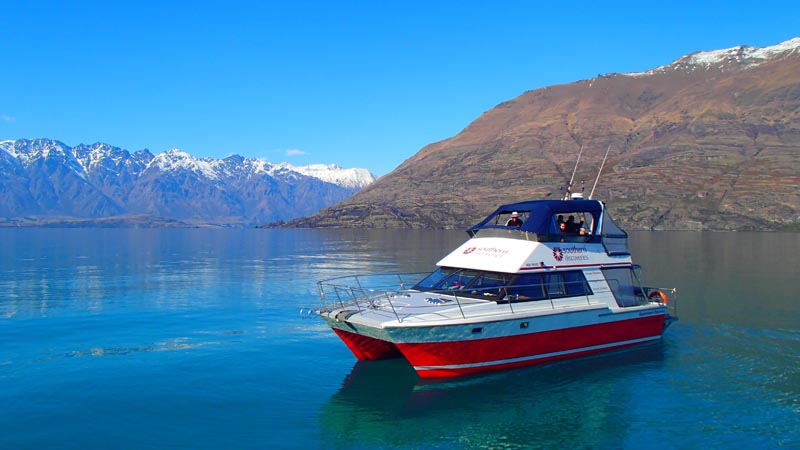 Step aboard the Queenstown Discovery for an hour an a half cruising on the beautiful Lake Wakatipu. Relax and take in the spectacular scenery while your Kiwi guide talks you through key points of interest including interesting local history and Maori legends.