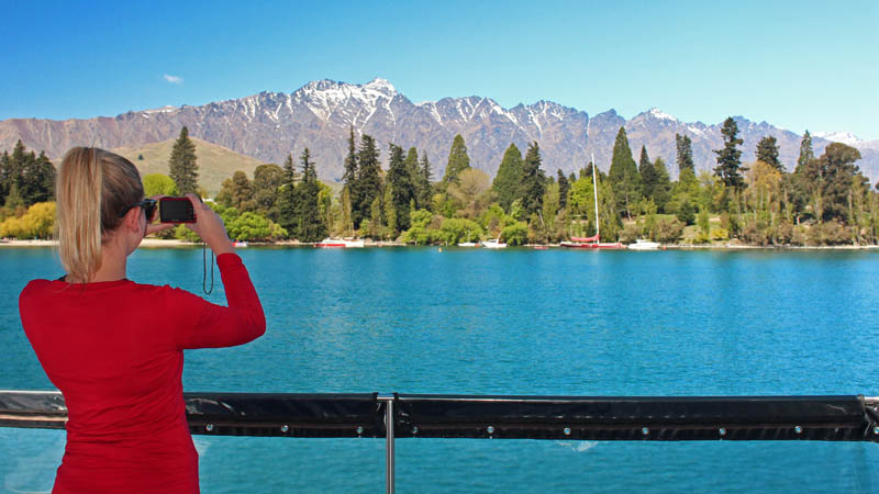 Step aboard the Queenstown Discovery for an hour an a half cruising on the beautiful Lake Wakatipu. Relax and take in the spectacular scenery while your Kiwi guide talks you through key points of interest including interesting local history and Maori legends.
