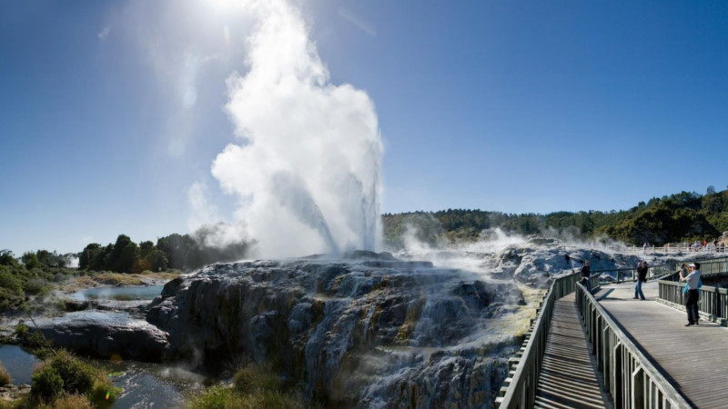 Join us for an incredible journey to discover New Zealand's stunning geothermal regions, traditional Māori culture and the world famous Waitomo Caves...