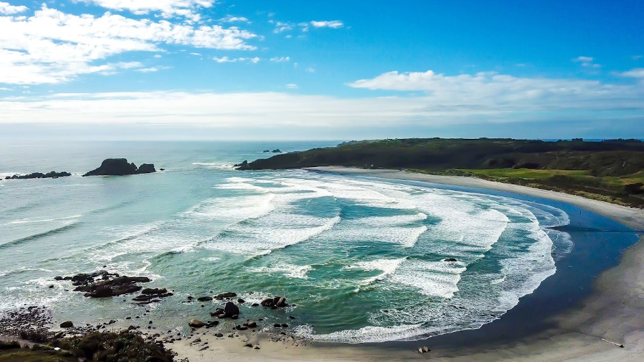 Authentic surf lessons with a New Zealand surf legend in the beautiful Tauranga Bay!