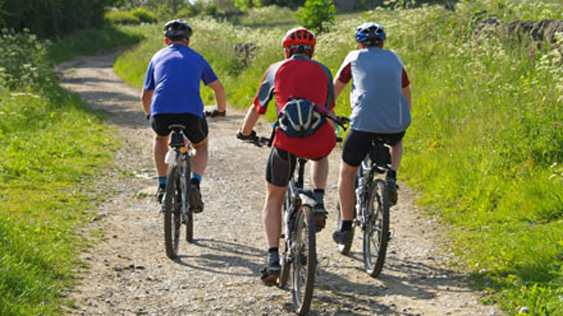 Explore Queenstown in your own time and cruise around on a quality bike from Select Bike Hire. Enjoy the freedom and flexibility while you take in the beautiful lakeside and mountain scenery. 