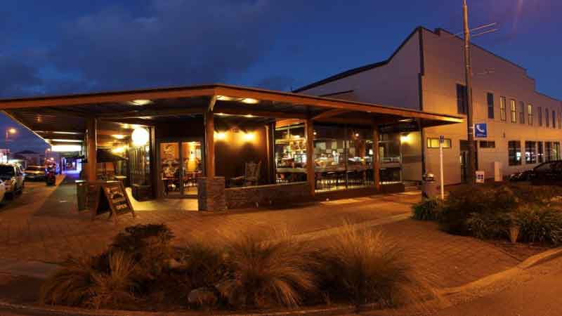 Stumpers is a Hokitika institution.  Priding itself on high quality, nutritious  food served in a professional friendly environment,  Stumpers offers authentic New Zealand cuisine served with a West Coast twist.

Bookme Speical - Fresh Blue Cod or Lamb Shanks -
    Normally $31   ( EXCLUSIVELY from $17.95 ) 