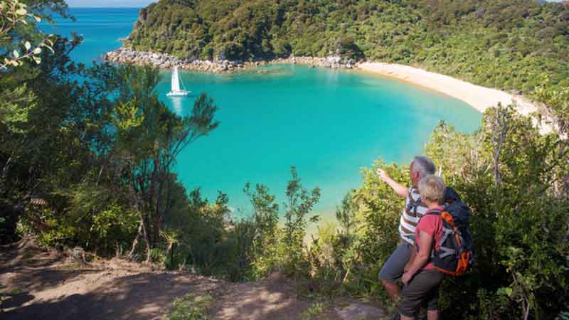 Our half day tour is an ideal introduction to sea kayaking. Enjoy an easy paddle amongst the sheltered inlets and granite formations of the stunning Kaiteriteri coastline.