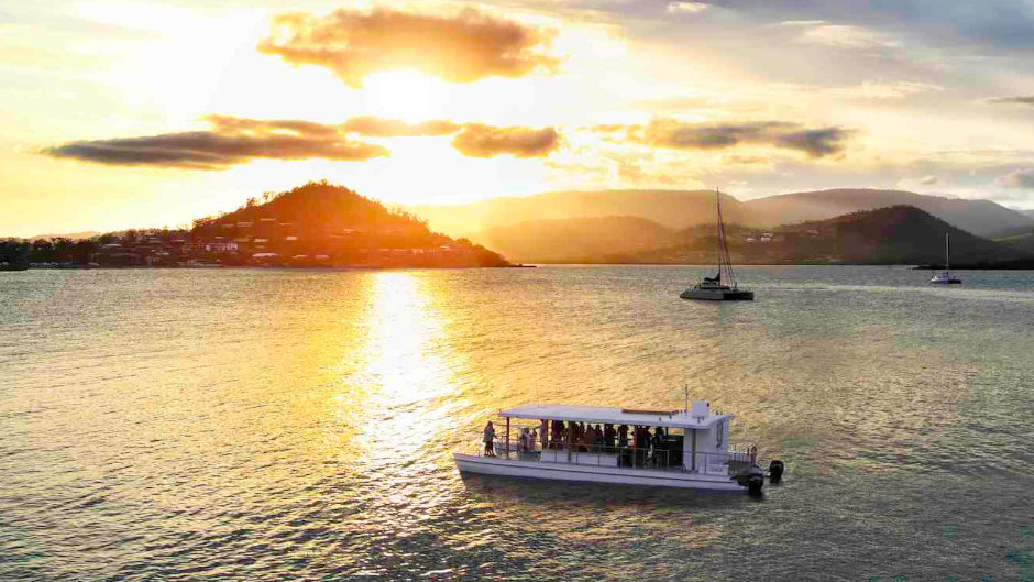Unwind in the ambience of a Whitsunday sunset with Sundowner Cruises.