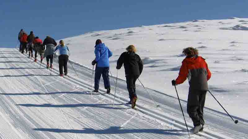 A great way for everyone to spend a day on the snow! The Full Day Snow Farm Experience has everything you need for an epic day on the slopes!