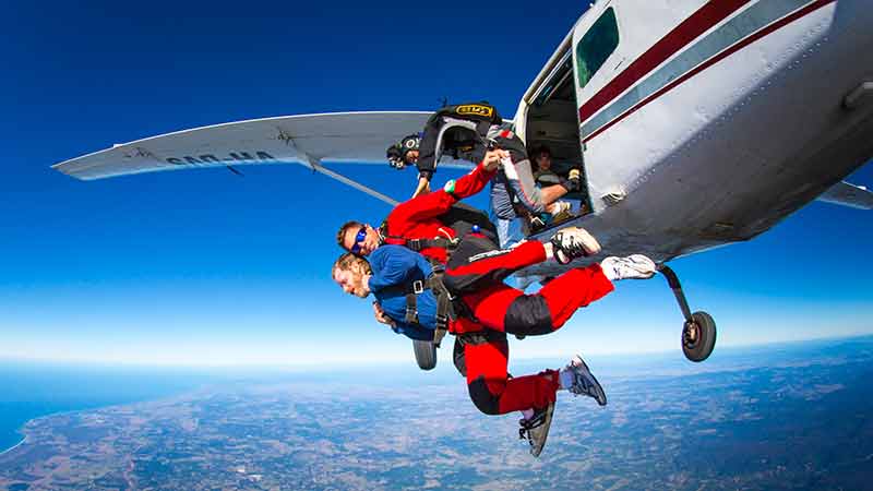 Skydive up to 15,000ft at Byron Bay - Brisbane pick up and a fantastic day trip to Byron Bay!