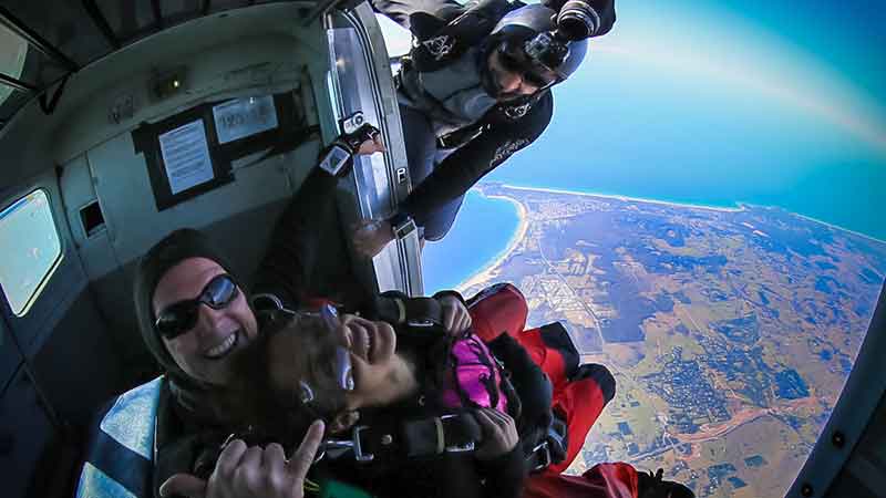 Skydive up to 15,000ft at Byron Bay - Brisbane pick up and a fantastic day trip to Byron Bay!
