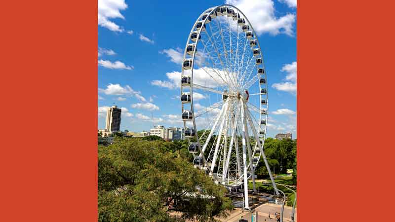 Come along for the view! Take a look over the Brisbane CBD and river aboard The Wheel Of Brisbane. This is a must do attraction in Brisbane 