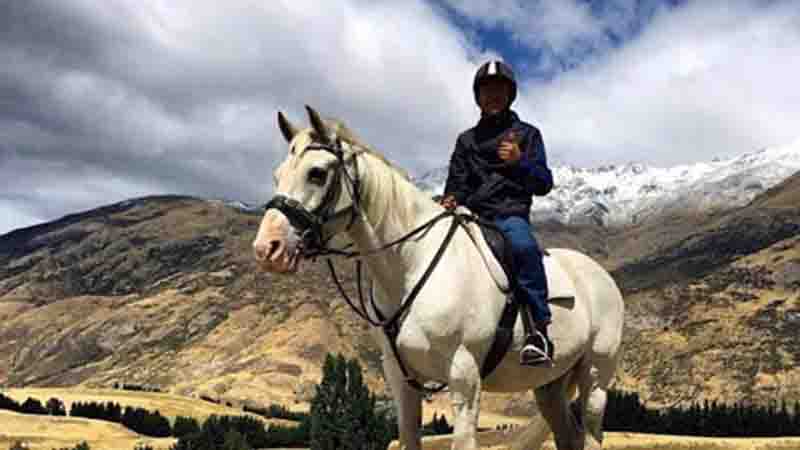 Saddle up for a magical guided horse trek through the stunning landscape at Moonlight Stables situated in the heart of the Wakatipu Basin.