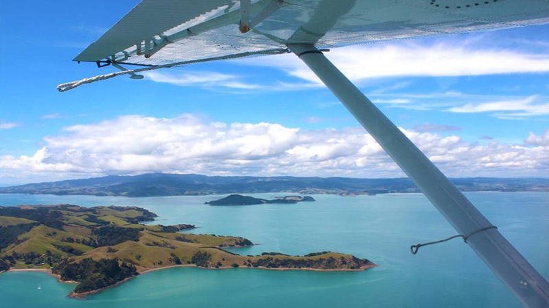Experience a slice of paradise and take a mesmerising flight over the beautiful islands of the Hauraki Gulf.