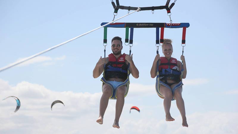 Fly over the stunning Gold Coast with spectacular views from 100 meters above and 1.5hr beautiful boat ride