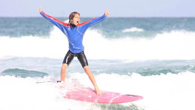 The Cheyne Horan School of Surf is your go-to for epic surf experience. The foundations of getting the basics right first will see you getting to your feet before you know it. Your first lesson will be in waist deep water with easy to ride waves and a soft board, helping you learn faster and catch more waves. You’ll be supported by qualified instructors and surf lifesavers.