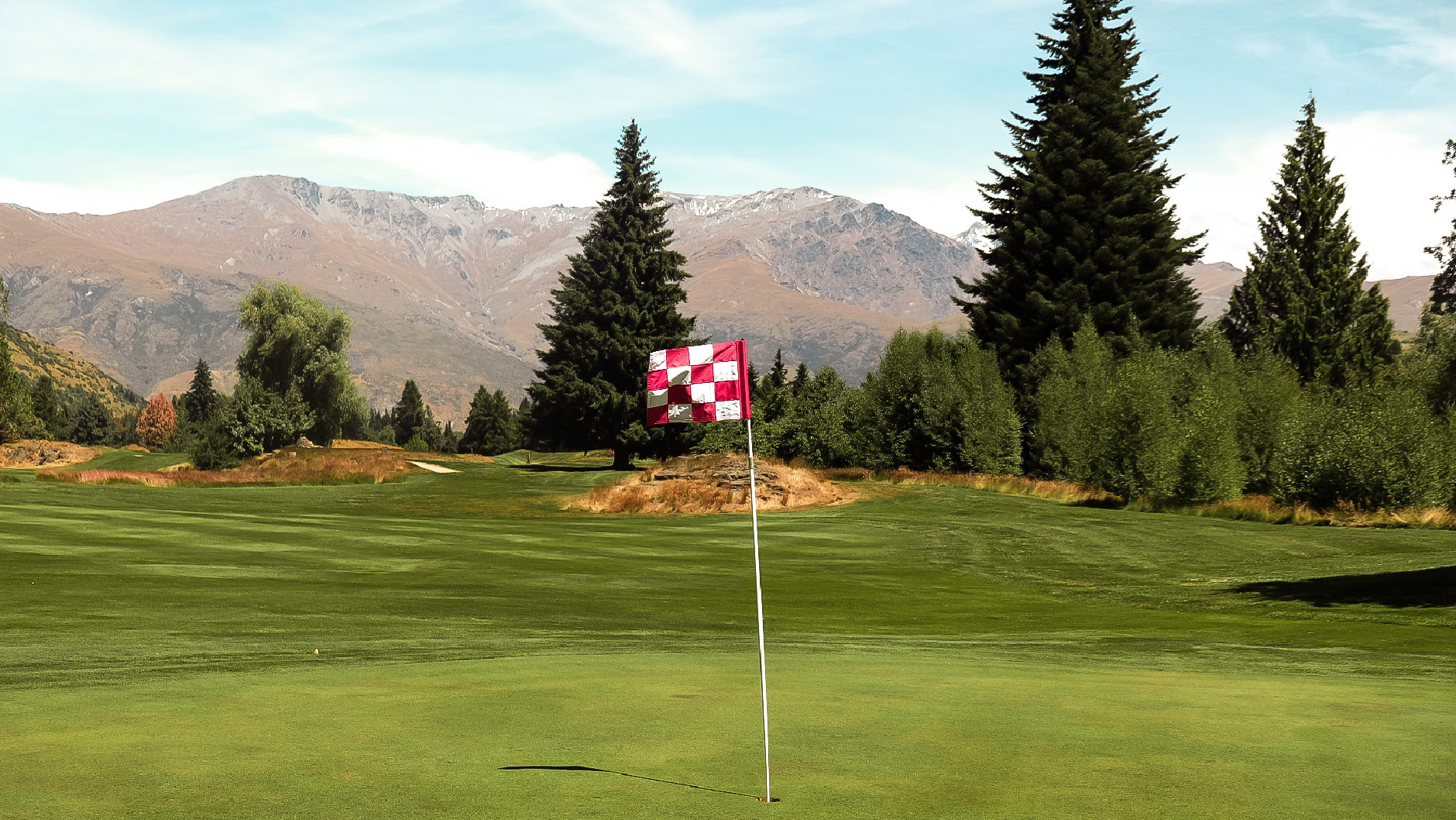 Come and experience a fantastic and challenging game of golf at Arrowtown Golf Club – One of the best and most picturesque courses in New Zealand!