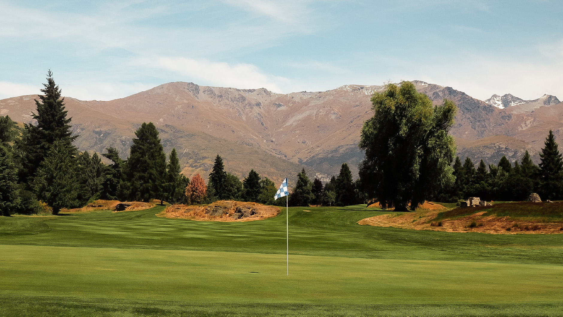 Come and experience a fantastic and challenging game of golf at Arrowtown Golf Club – One of the best and most picturesque courses in New Zealand!