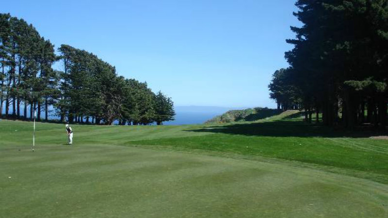 Breathe in the stunning Otago coast with your 18 holes!