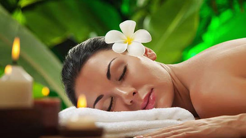 Relax your mind body and soul with an indulgent 45 minute full body massage and 15 minute foot ritual delivered to you by the expert therapists at the luxurious Essence of Fiji Spa.