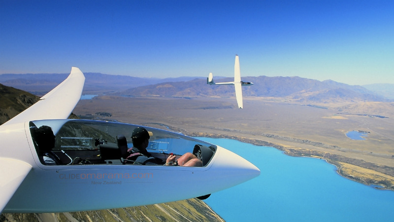 Soaring over local lakes, rivers and mountains this adventure offers a stunning introduction to the joy of flying gliders. 