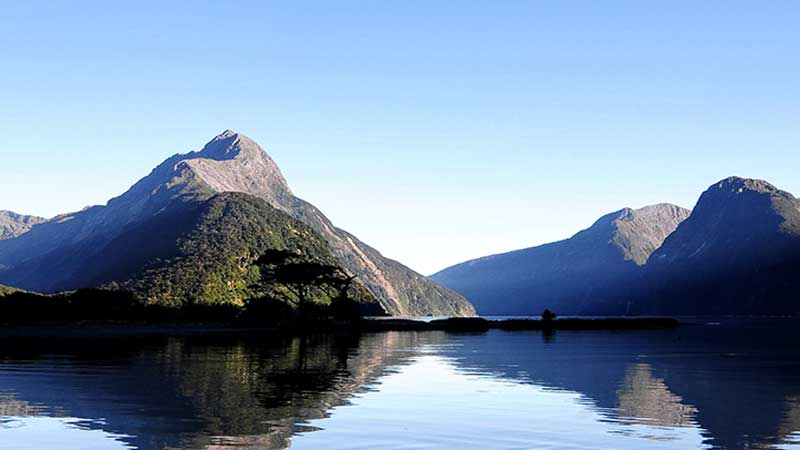 Milford Sound Tour Ex Te Anau including Coach, Cruise and a delicious Kiwi BBQ Lunch