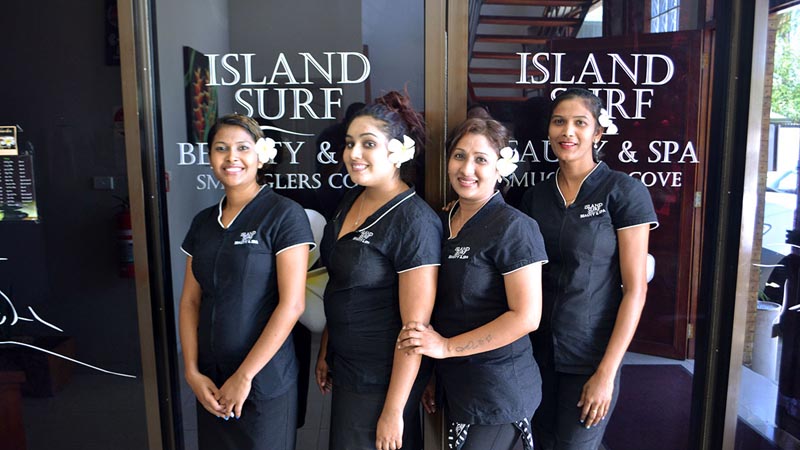 Indulge yourself with a one hour deep tissue massage at the Island Surf Spa – A wonderful Fijian experience whilst on holiday in paradise.