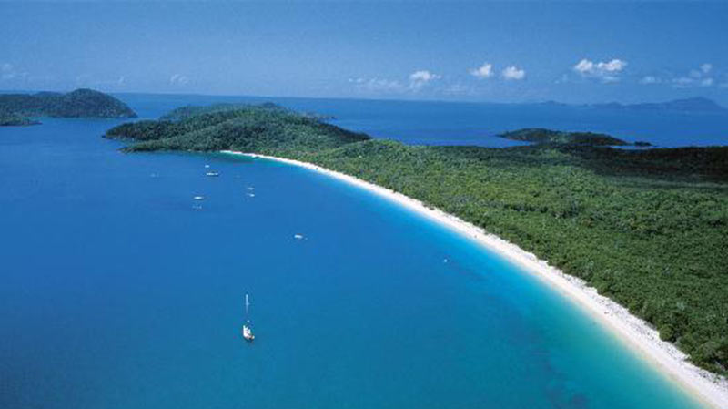 The perfect backpacker combination! 2 day Fraser Island Tag Along Tour and a 2 day Whitsundays Sailing
