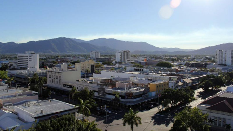 Go off the beaten track and discover mountains, dazzling gardens, amazing wildlife and indigenous culture on an incredible tour of Cairns!