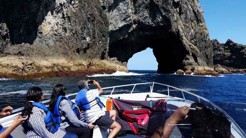 Join us for an incredible boat trip out to the world famous Hole in the Rock and discover some of the most beautiful islands in the Bay!