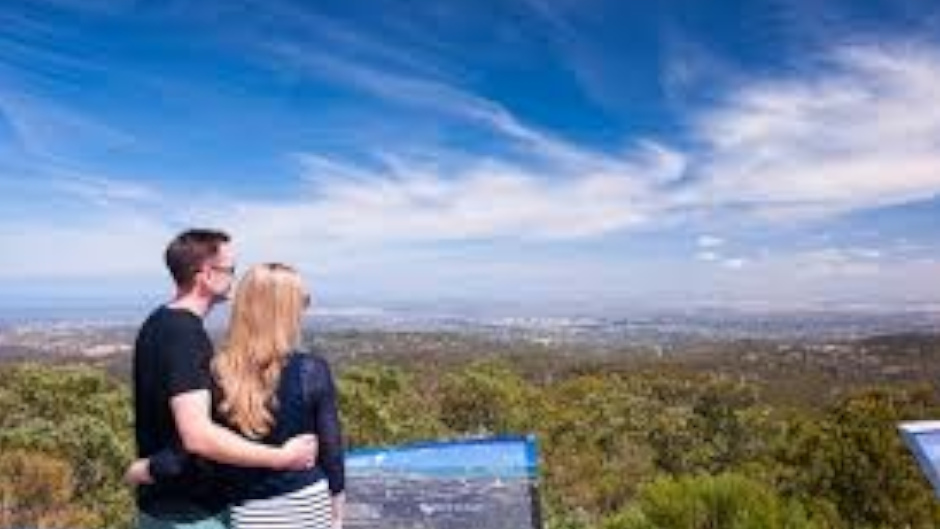 Discover the beautiful Adelaide Hills and enjoy a Murray River cruise with lunch included!
