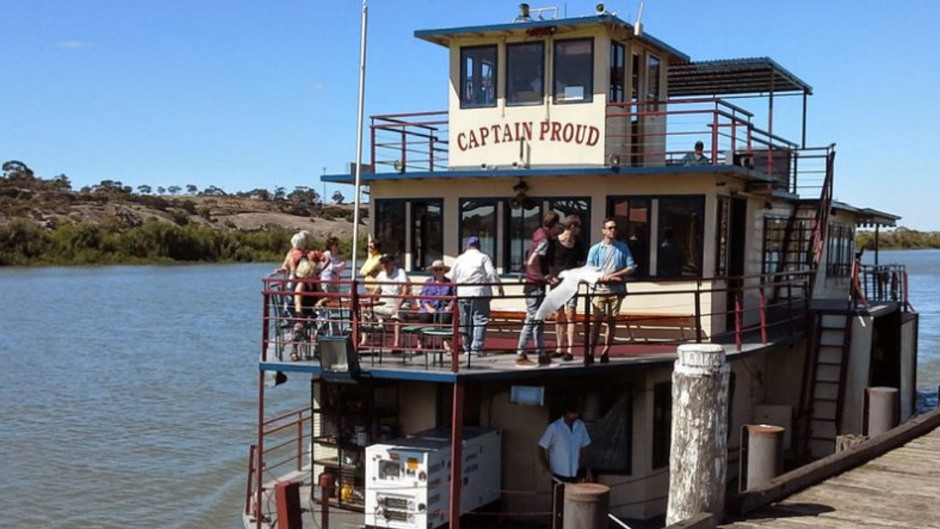 Discover the beautiful Adelaide Hills and enjoy a Murray River cruise with lunch included!
