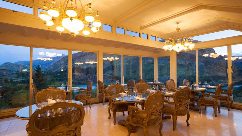 Experience a delightful leisurely lunch at The Birches Restaurant, set within the exclusive Nugget Point Resort in Queenstown overlooking the beautiful Shotover River.