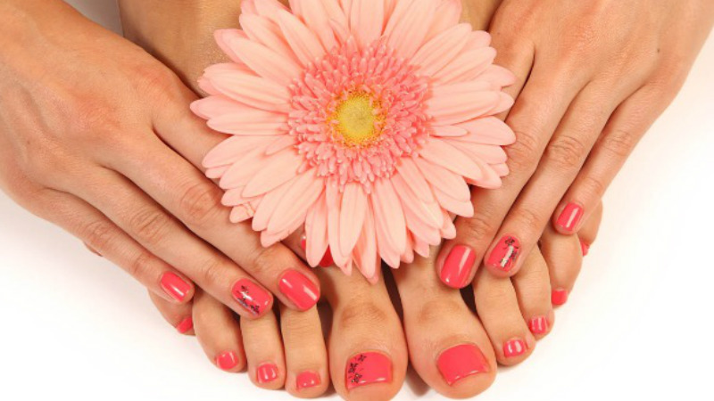 Just a few steps out of the main Queenstown centre you’ll find TLC Beauty Clinic - a refuge of pampering and rejuvenation. Their world class therapists are waiting to whisk you away to a place of divine repose and nails that are on point.