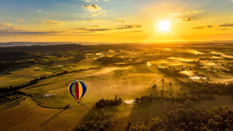 Take to the skies in a hot air balloon and enjoy a once in a lifetime sunrise flight over the beautiful Macarthur region. 