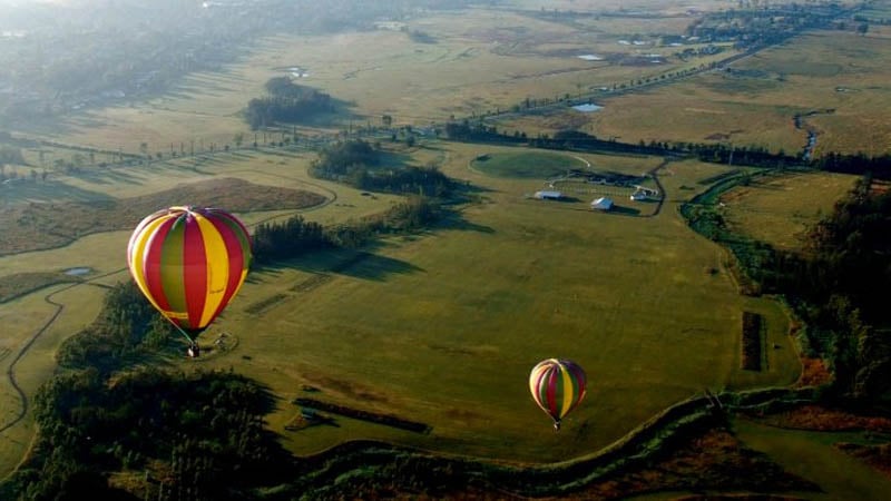 Take to the skies in a hot air balloon and enjoy a once in a lifetime sunrise flight over the beautiful Macarthur region. 