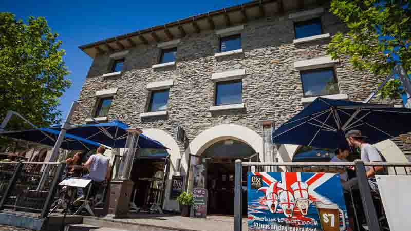 Enjoy a delicious Pub Favourite Lunch at the Pig & Whistle - Queenstown’s original English pub!