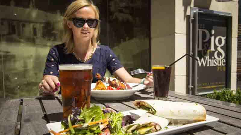 Enjoy a delicious Pub Favourite Lunch at the Pig & Whistle - Queenstown’s original English pub!