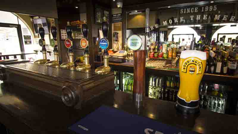 Enjoy a delicious Pub Favourite Lunch at the Pig & Whistle - Queenstown’s original English pub!