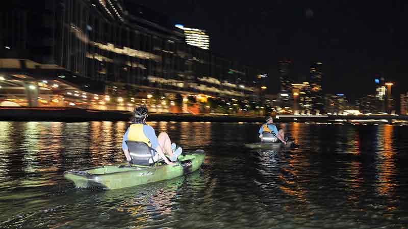 Cruise through the very heart of Melbourne City on this fantastic pedal kayak tour!